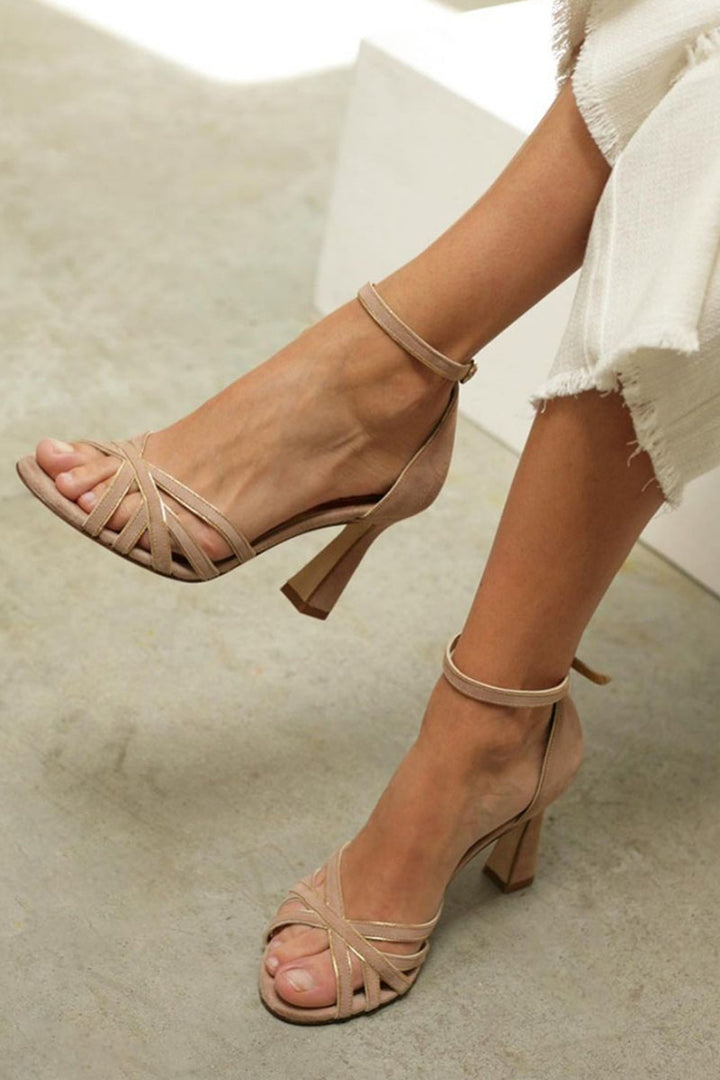 The Estrella Pointed Heel